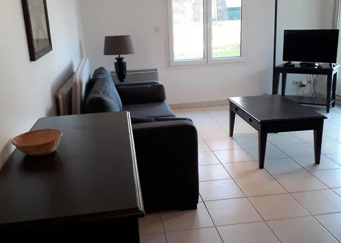 Dans Résidence Calme - 9544 *